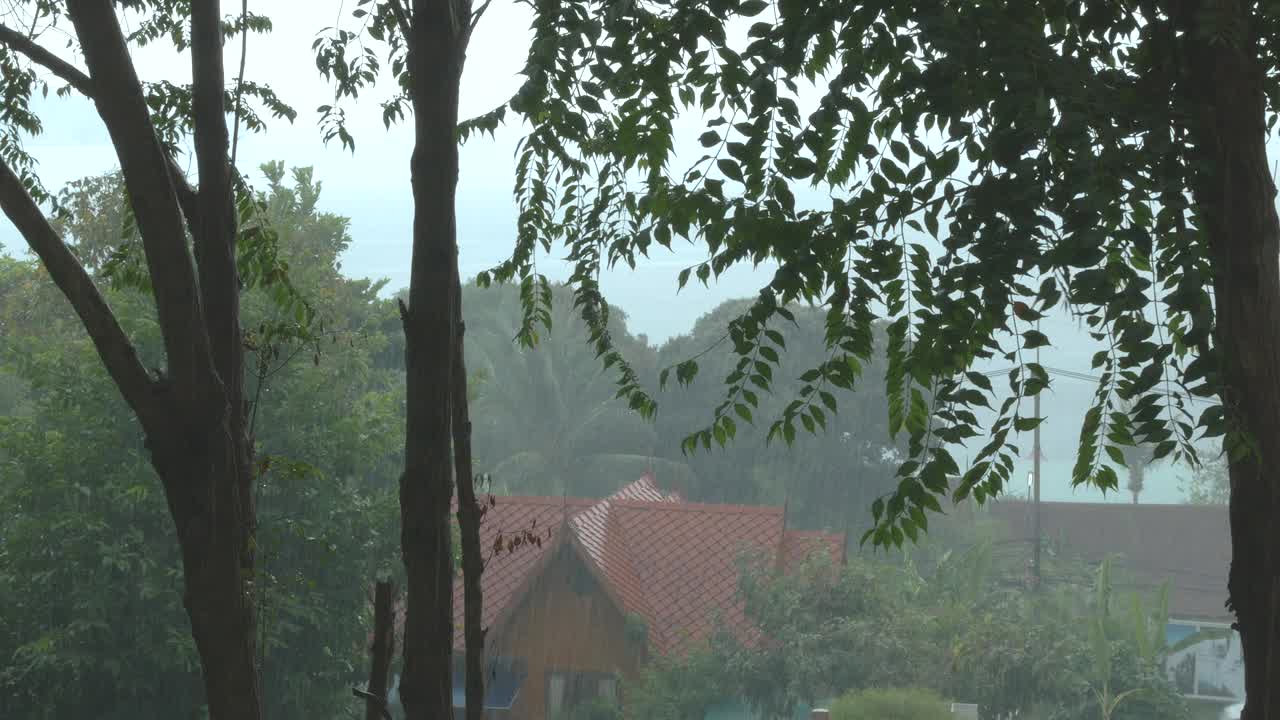 海岸上的风暴视频素材