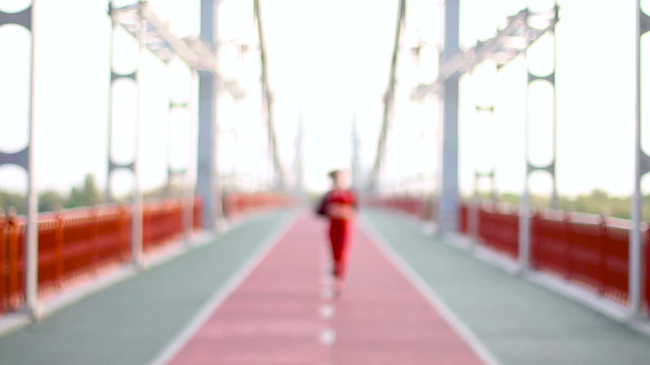 做户外运动的运动女性视频素材