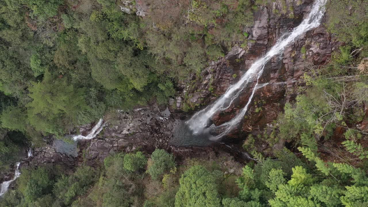 山瀑布视频素材