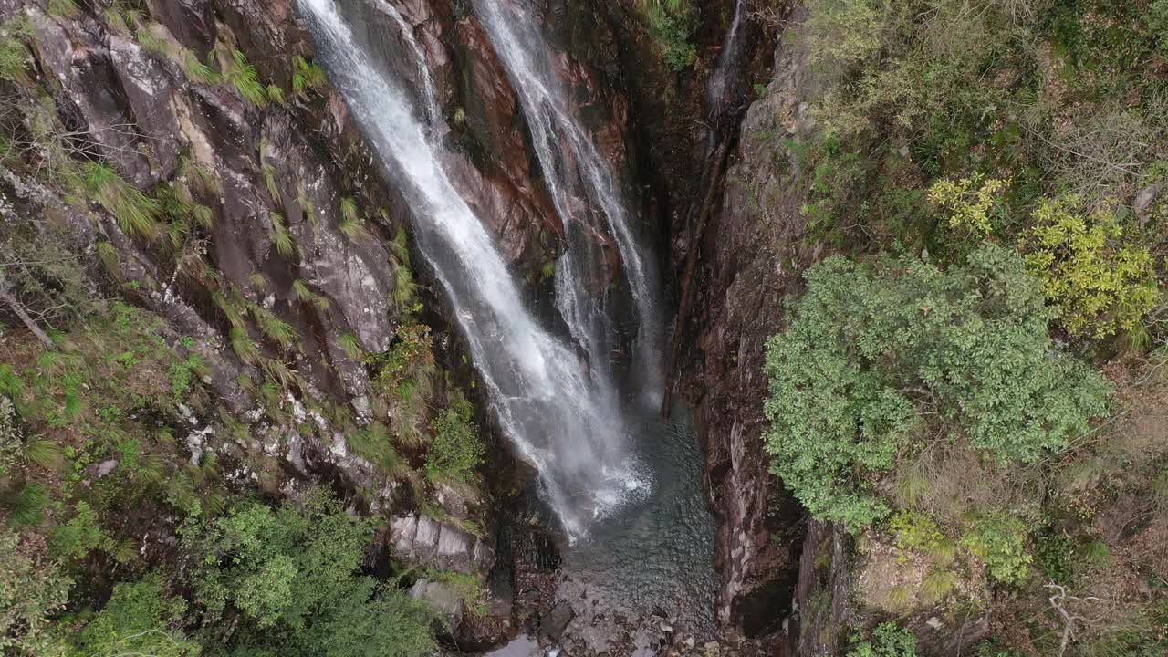 山瀑布视频素材