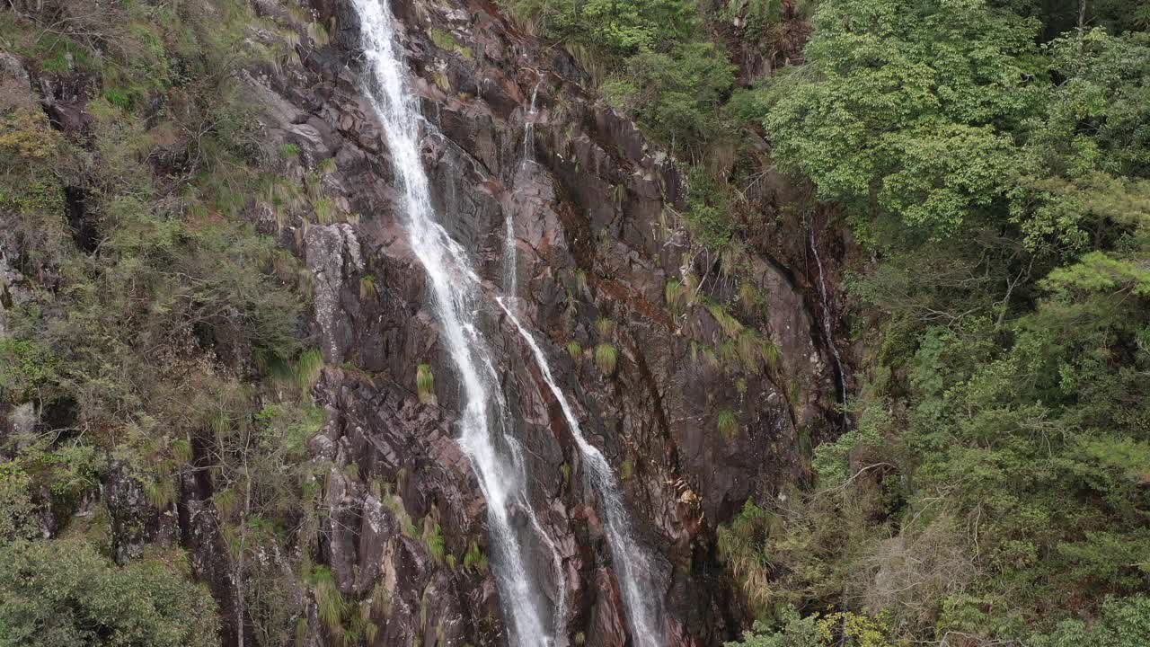 山瀑布视频素材