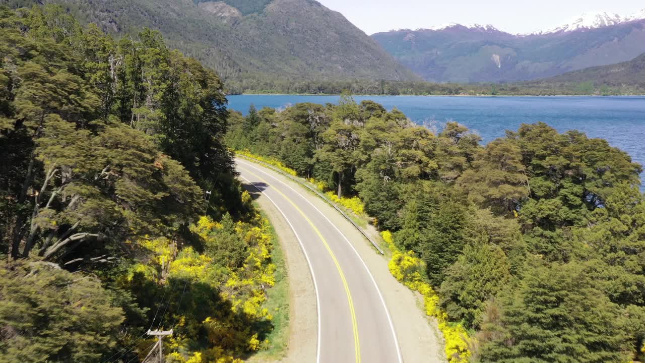 巴里洛什路湖边，山脉与雪，阿根廷视频素材