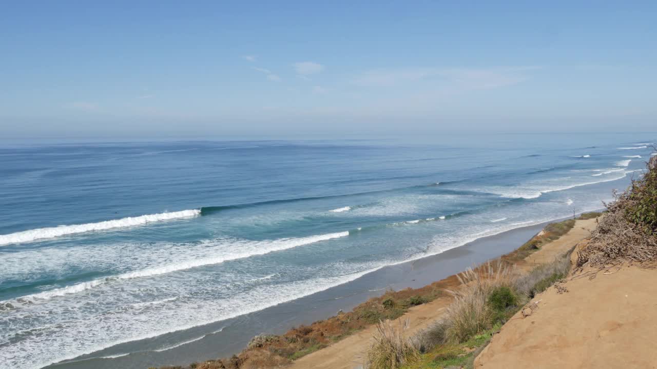 海景观景台，德尔马Torrey松树，美国加州海岸。海潮，碧波远眺视频素材