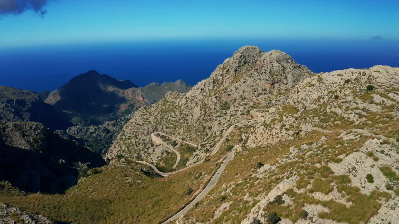 蛇形路， 萨卡洛布拉， 空中射击塞拉特拉蒙塔纳山， 马略卡岛视频下载