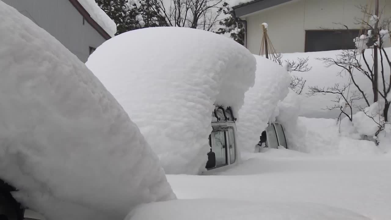 被积雪覆盖的车辆，新泻，日本视频素材