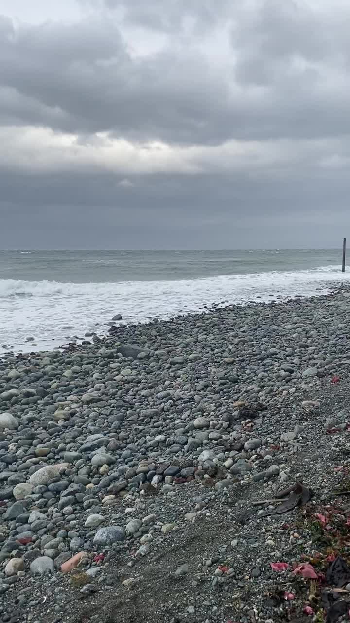 暴风雨天气。涨潮了。视频素材