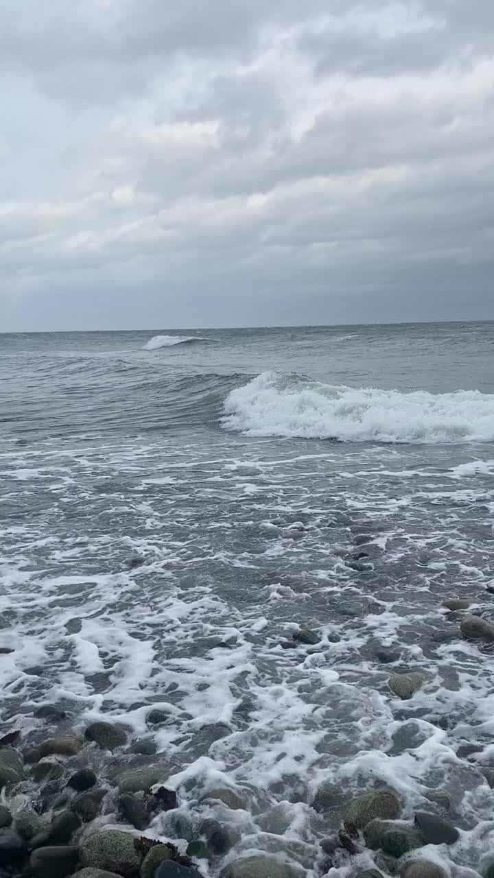 暴风雨天气。涨潮了。视频素材