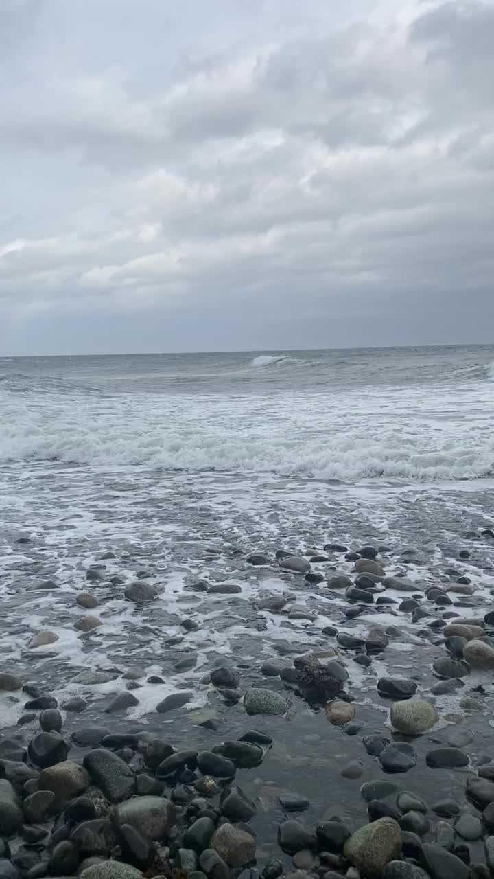 暴风雨天气。涨潮了。视频素材