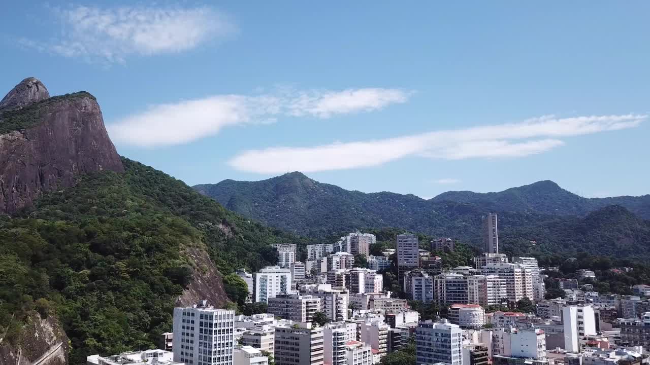 雷伯伦海滩鸟瞰图。巴西的里约热内卢视频素材