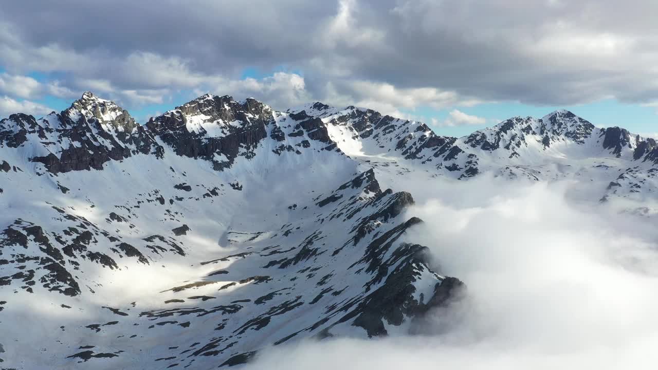 雪山和雾山视频素材