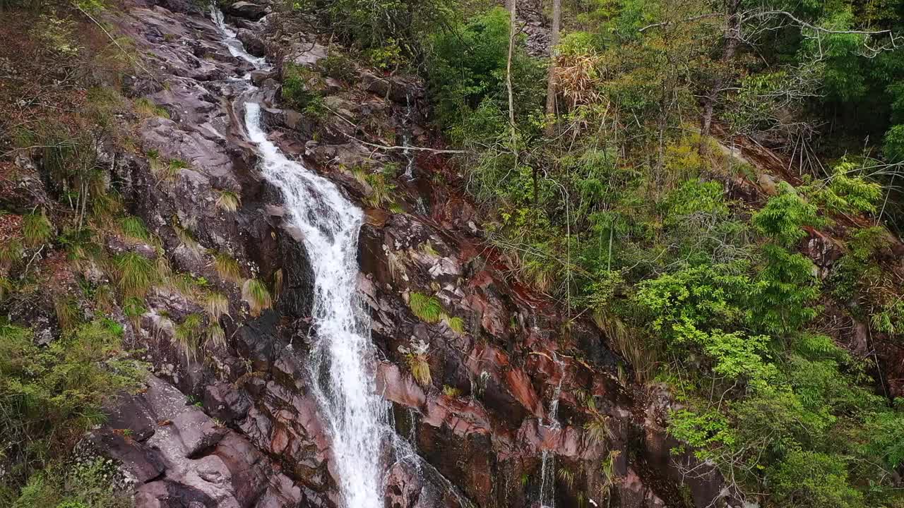 山瀑布视频素材