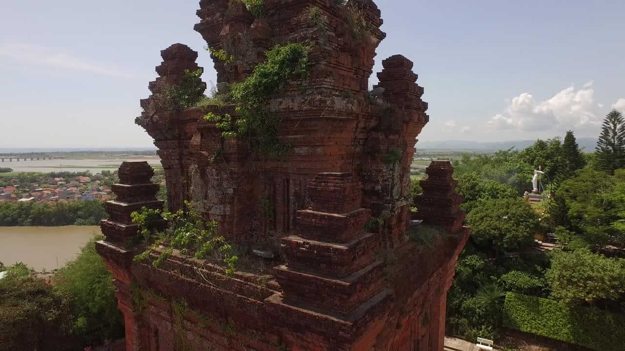 Nhan Tower:越南富颜省湛族的魅力(无人机拍摄)视频素材