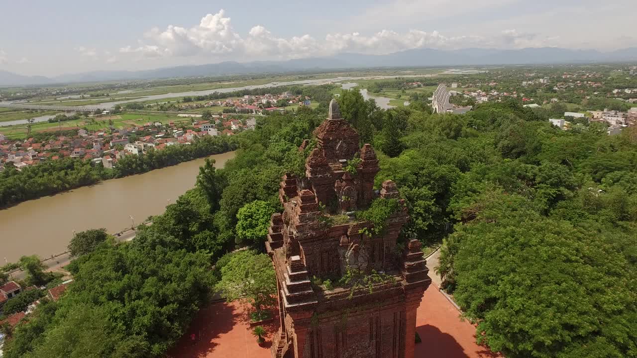 Nhan Tower:越南富颜省湛族的魅力(无人机拍摄)视频素材