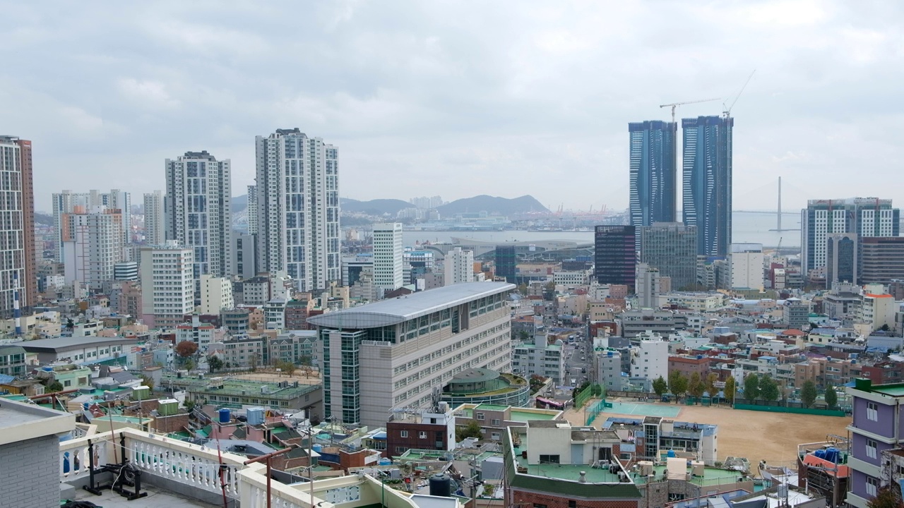 韩国釜山，釜山城市和大海的全景视频素材