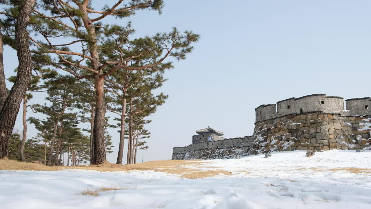 韩国水原的华城要塞视频素材