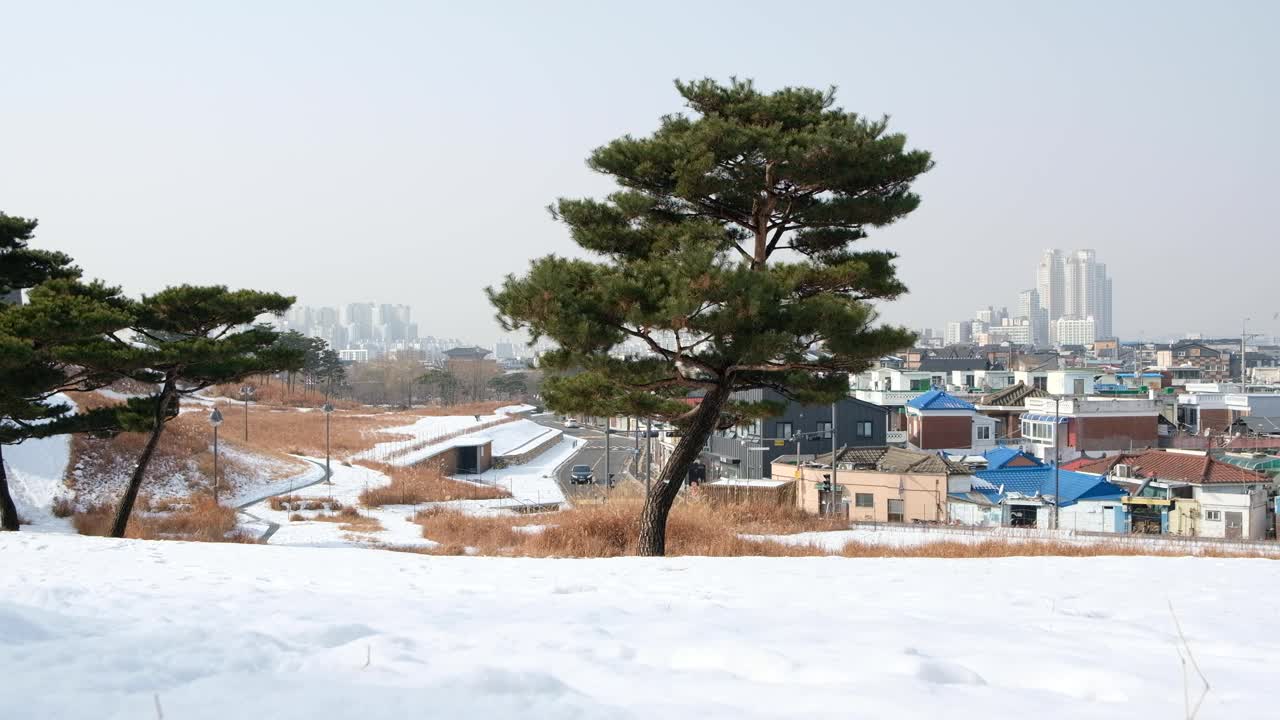 韩国水原的冰雪村庄视频素材