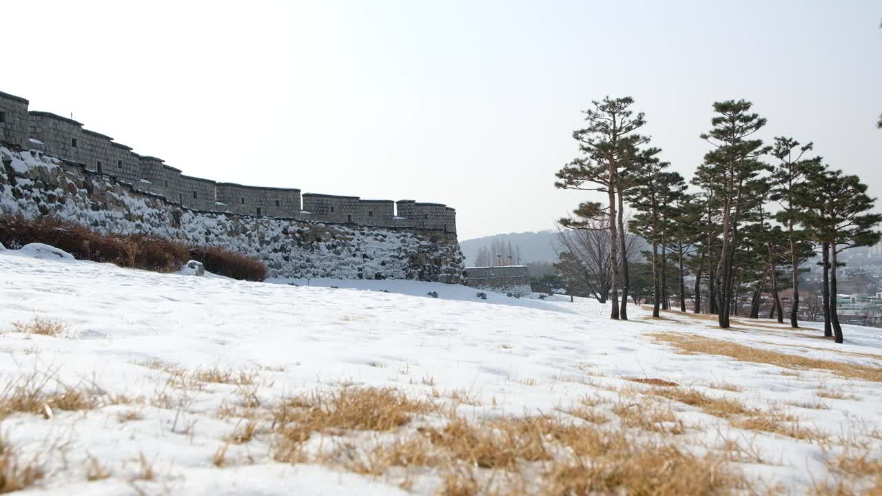 韩国水原的华城要塞视频素材