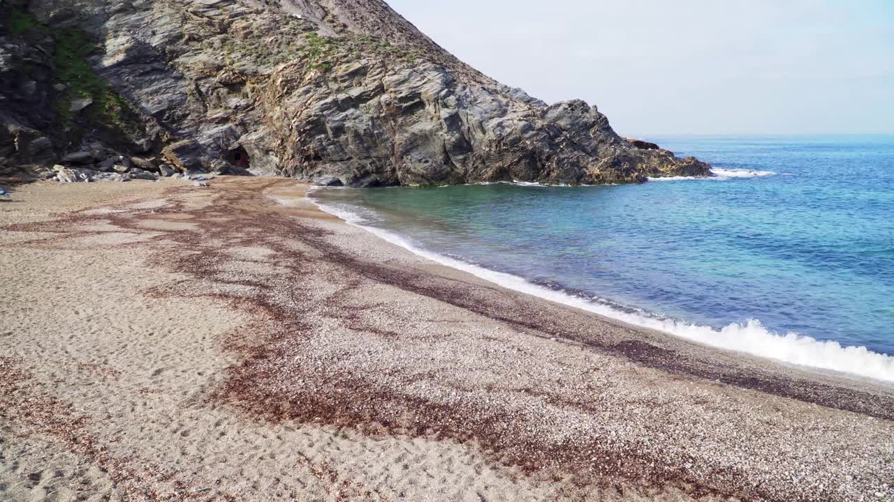 撒丁岛绿松石色的海滩迷人的景色。阿根廷海岸。视频下载