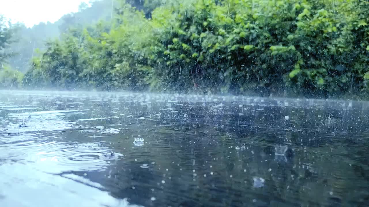 慢镜头下雨视频素材