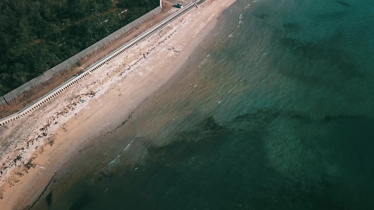 福冈县古贺市花见海滩海岸线视频素材