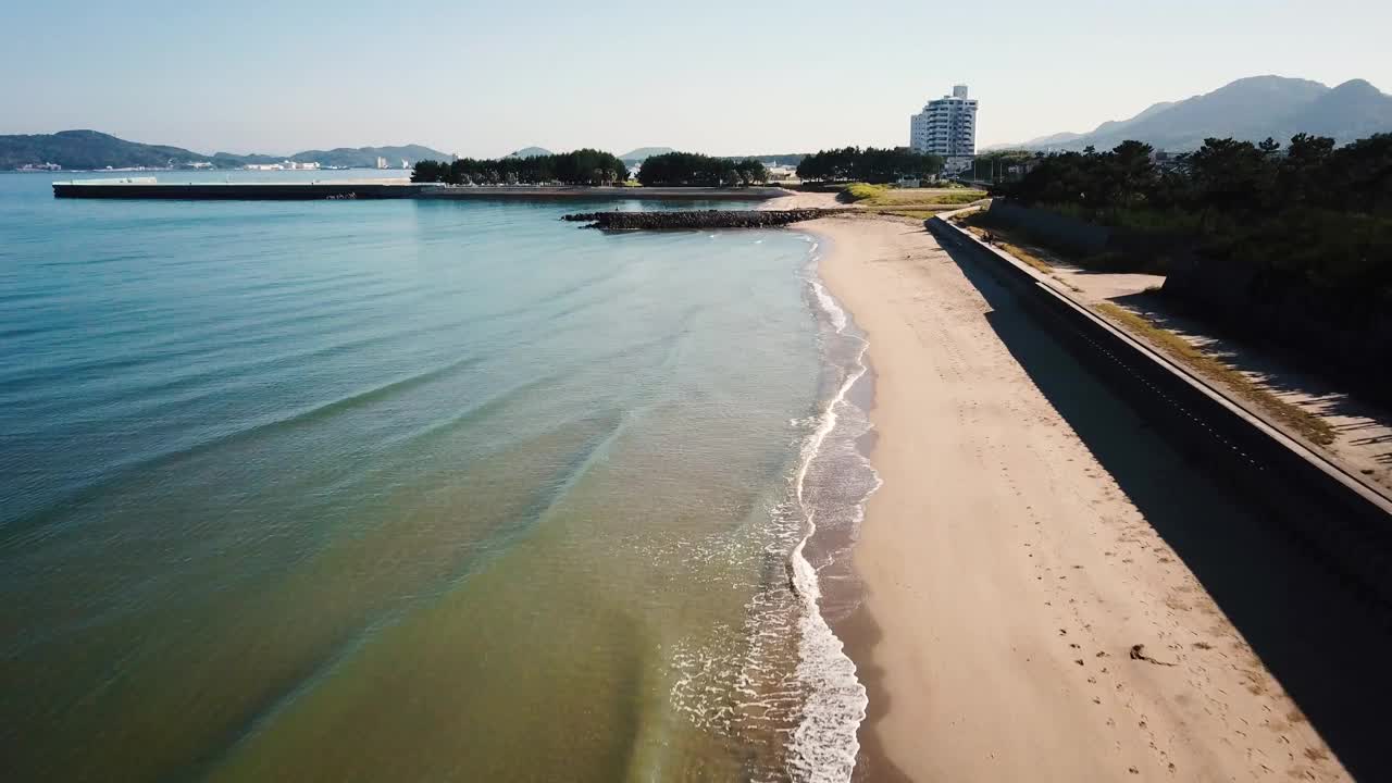 福冈县古贺市花见海滩海岸线视频素材