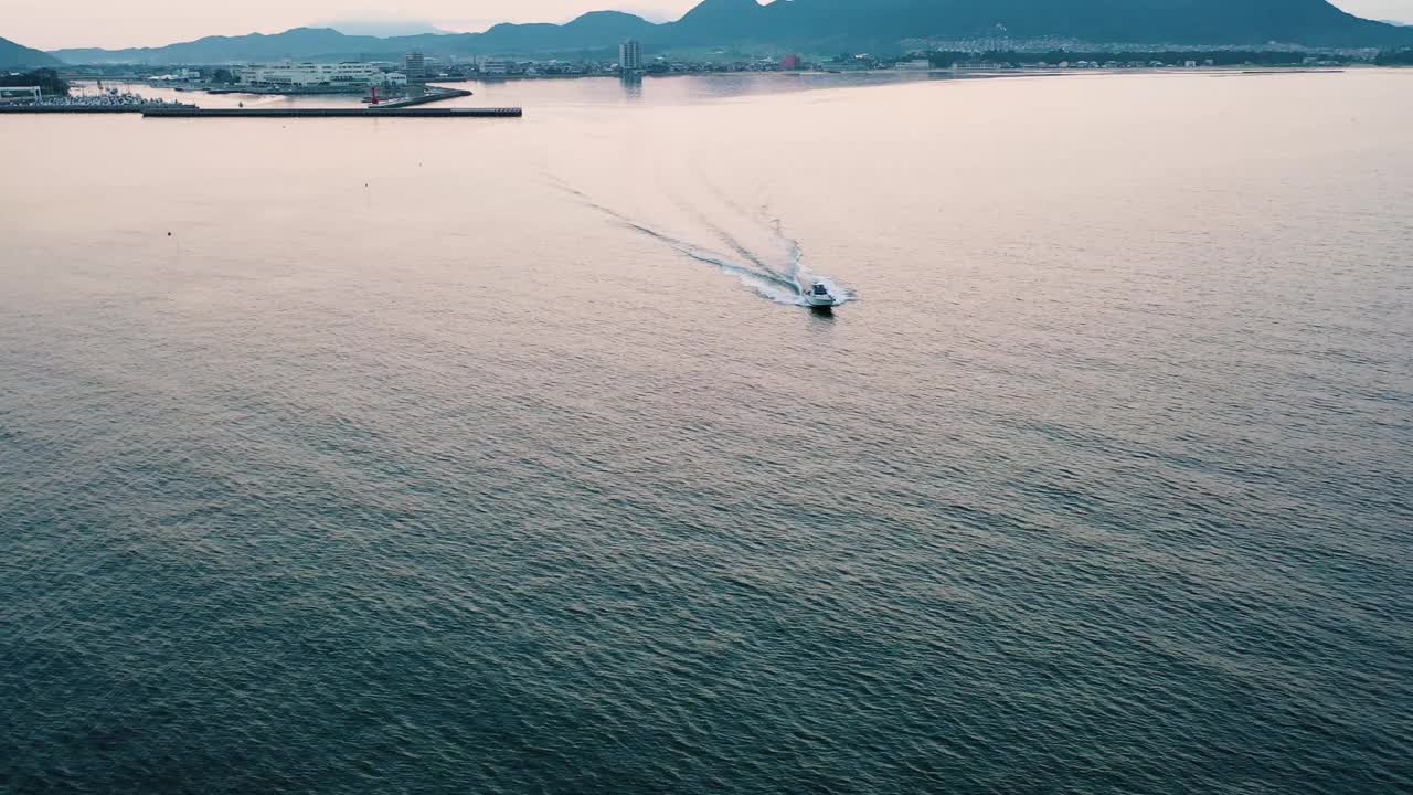 从福冈县福津市津崎港出发的船只视频素材