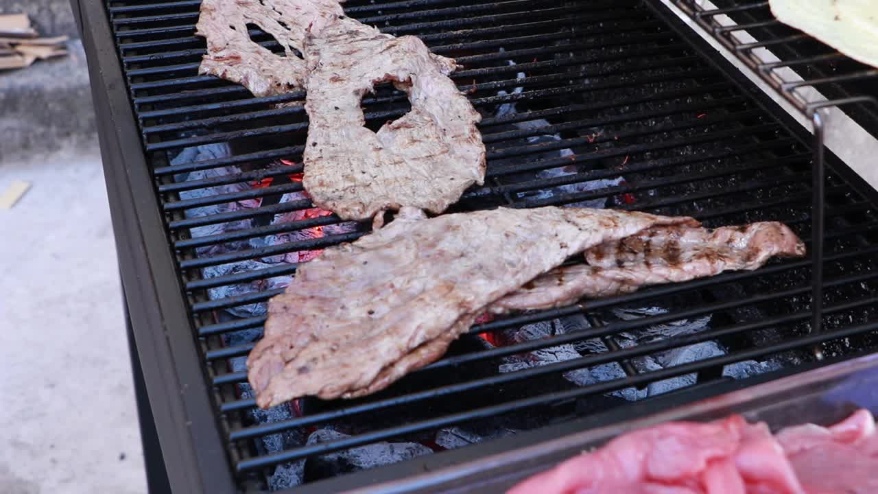 在家里准备烤牛肉视频下载