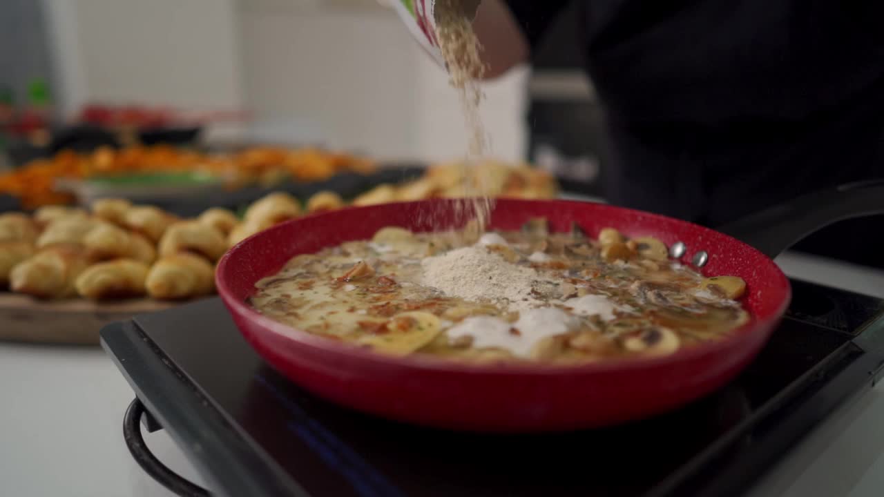 调味是烹饪中最重要的部分视频素材