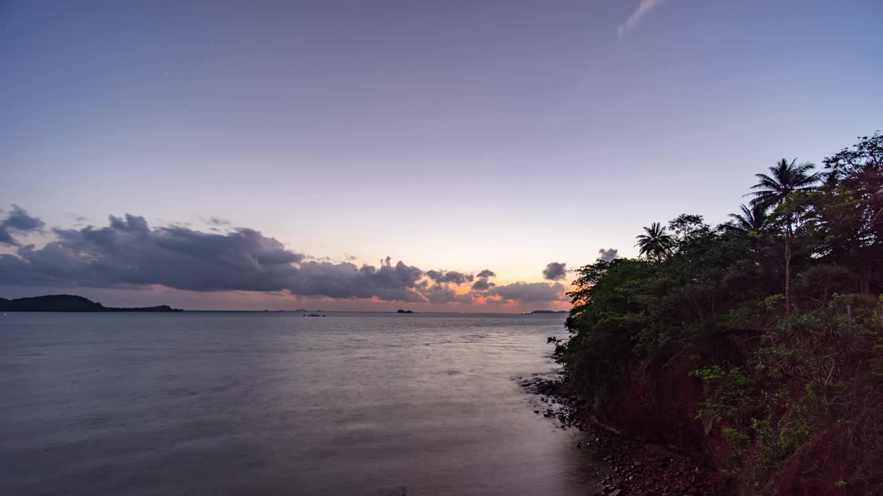 美丽的日出在海洋上，时间流逝视频视频素材