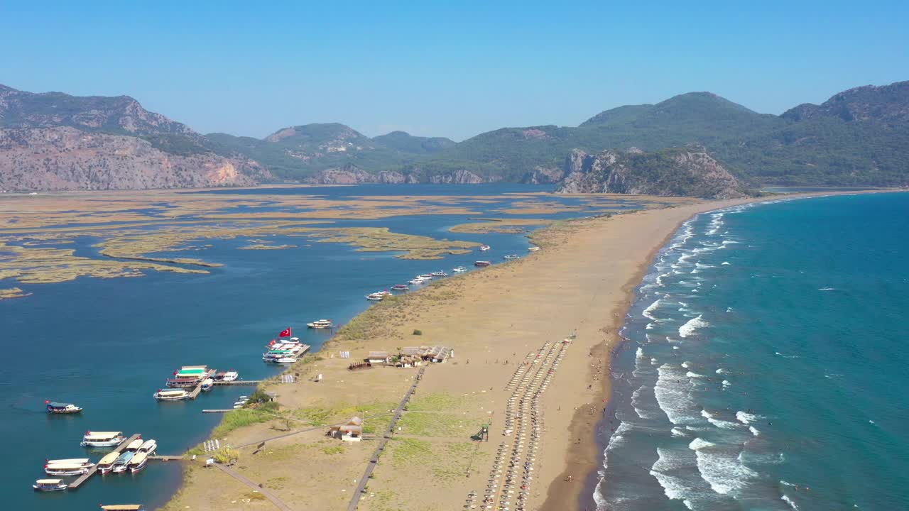 伊祖祖海滩的无人机视图，达利安，穆格拉视频素材