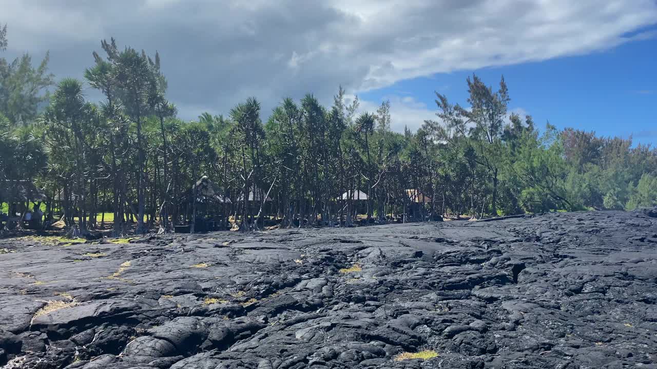 花园火山岩石和印度洋上的留尼汪岛视频素材