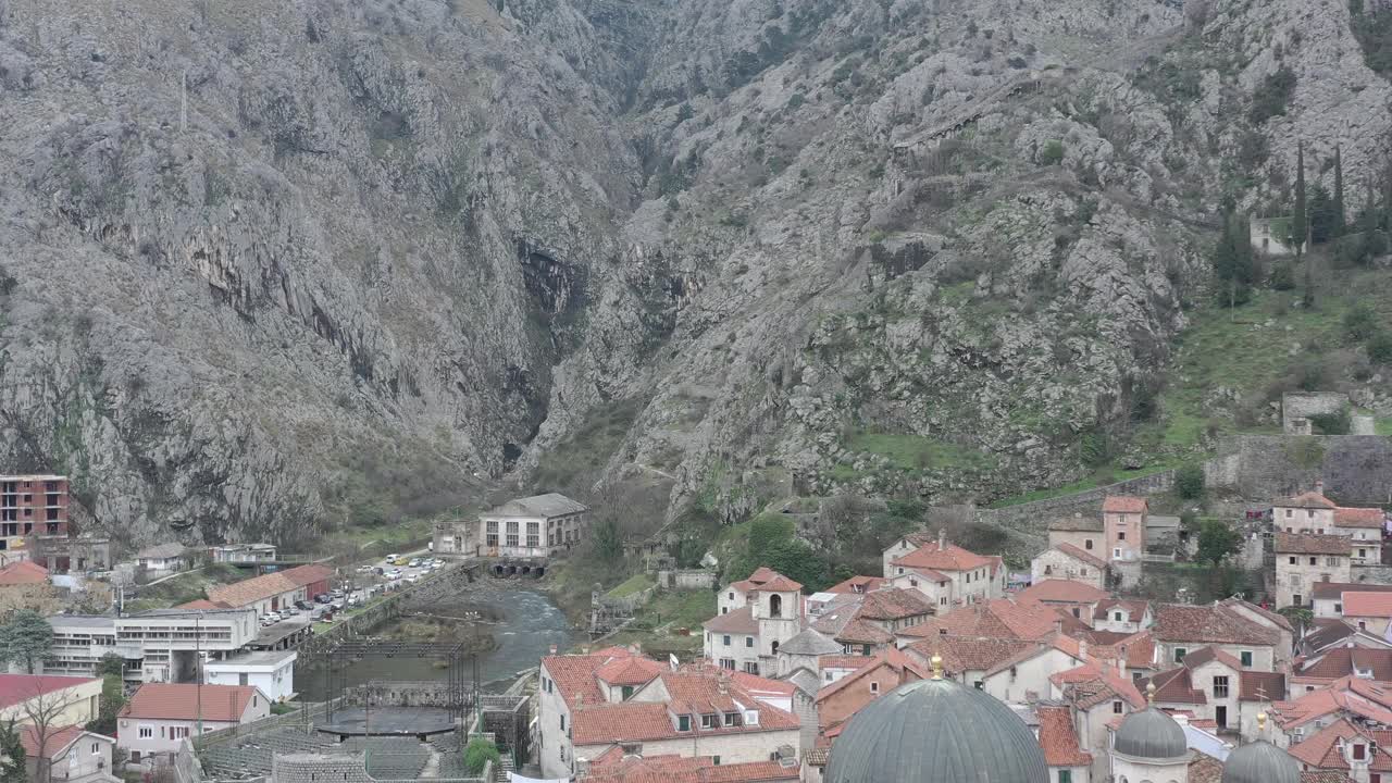 Old Kotor town的鸟瞰图视频下载