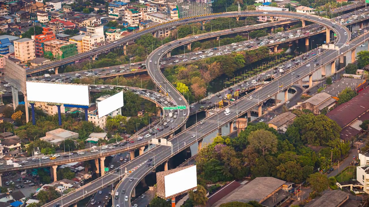 time lapse鸟瞰泰国曼谷高速公路和轻轨交通的美丽地标，日落时间后的商业工作区域或经济中心曼谷，泰国，亚洲视频下载