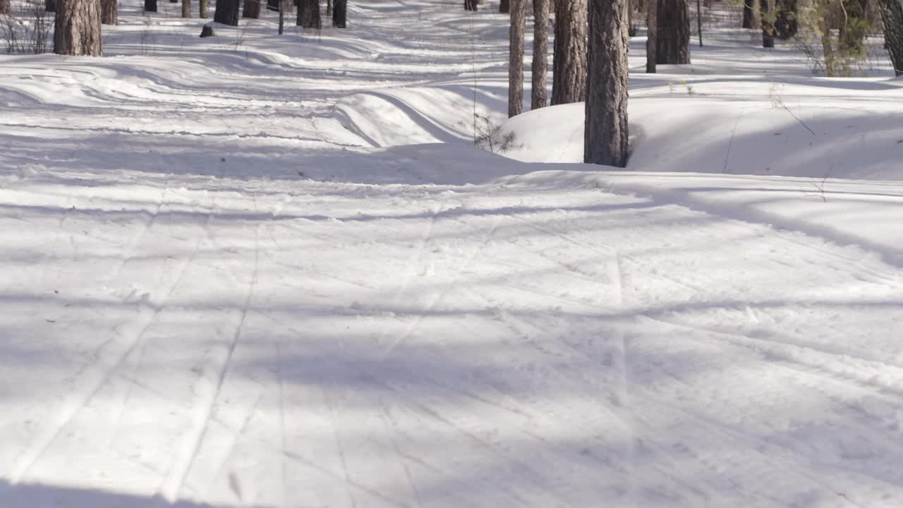 冬季两项比赛的滑雪者视频下载