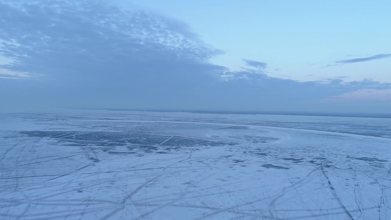 寒冷的夜晚和冰冷的风景视频下载