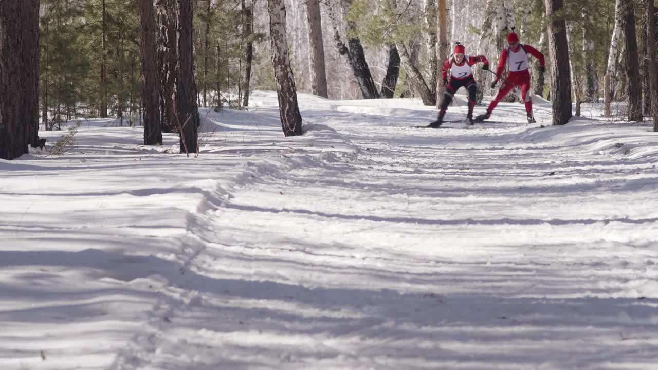 两名男子越野滑雪运动员视频下载