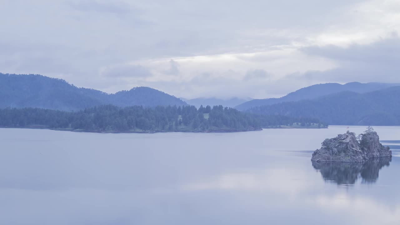 俯瞰南达科他帕克托拉湖水库的阴天景观视频下载