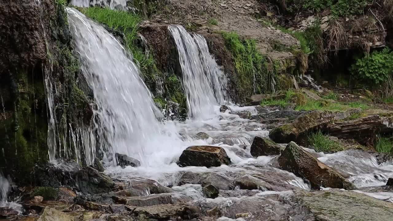 千年清凉健康的泉水视频下载