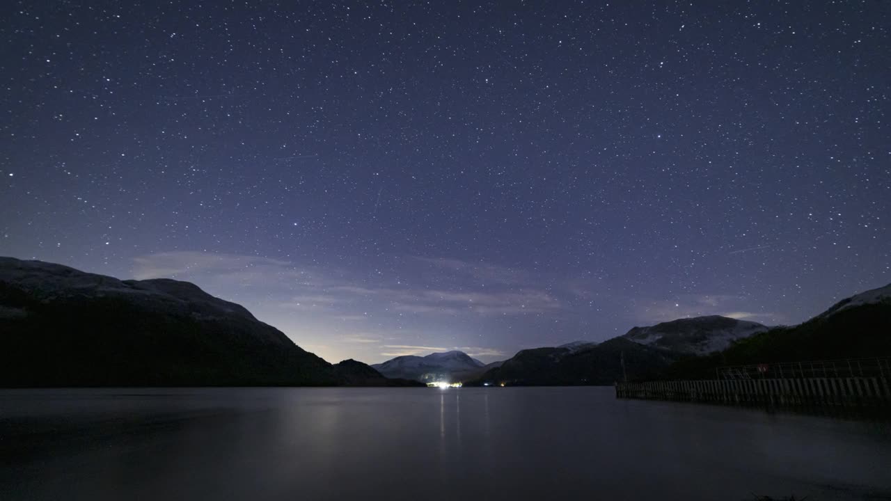 英国湖区乌尔斯沃特上空的延时夜景视频下载