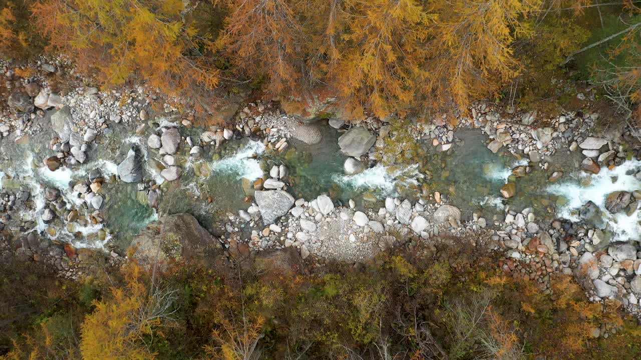 秋天鸟瞰山河视频素材