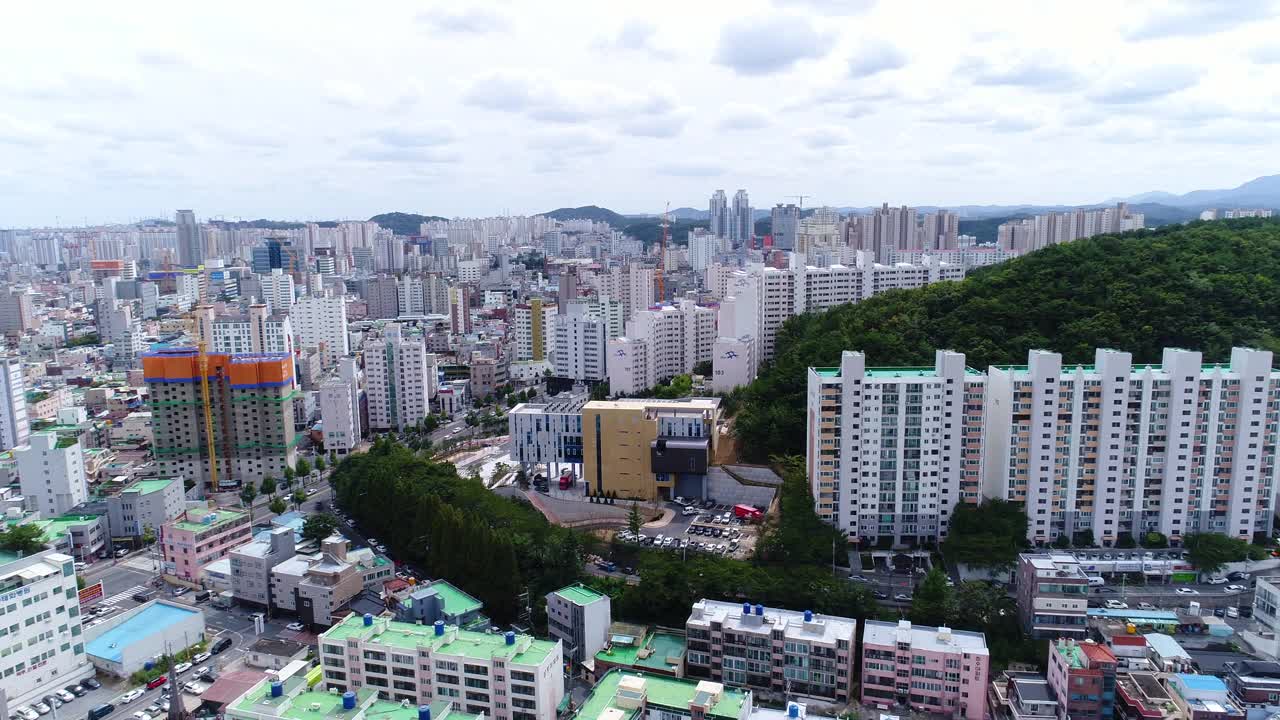 韩国蔚山，太和江附近的市中心视频素材