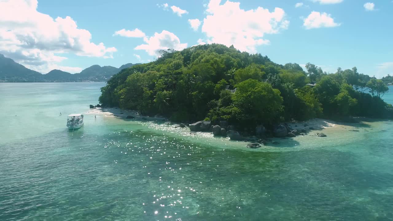 从海上鸟瞰的无人机视频视频下载