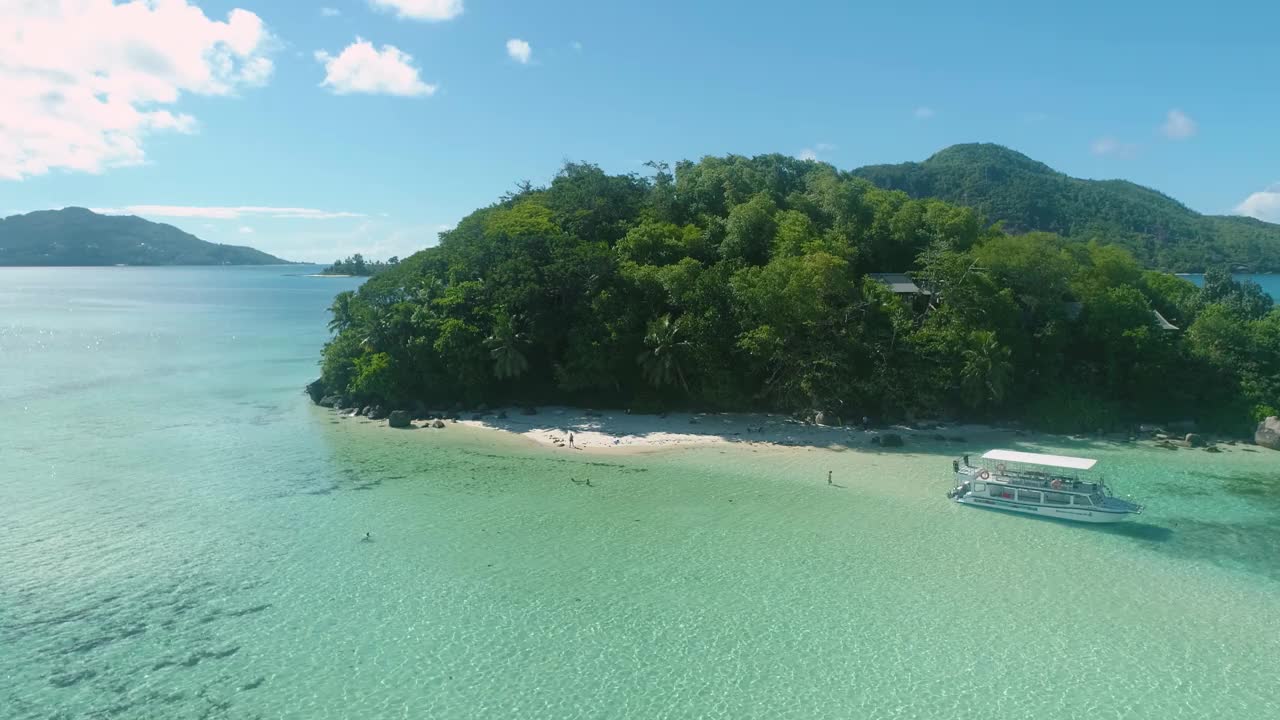 从海上鸟瞰的无人机视频视频下载