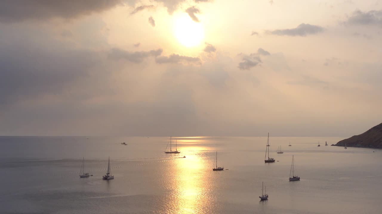 海上日落鸟瞰图视频素材