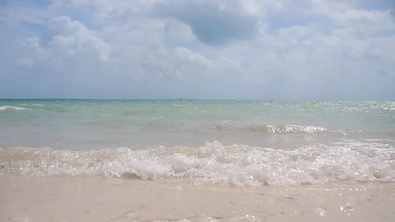 坎昆海滩的风景在夏天的墨西哥海。视频下载