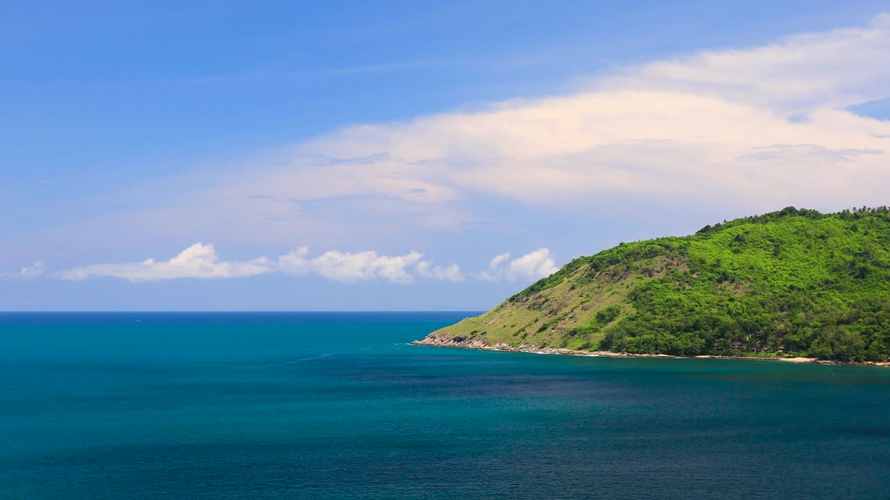 普吉岛海滩海，夏日阳光下的海滩海，泰国Similan岛。视频下载