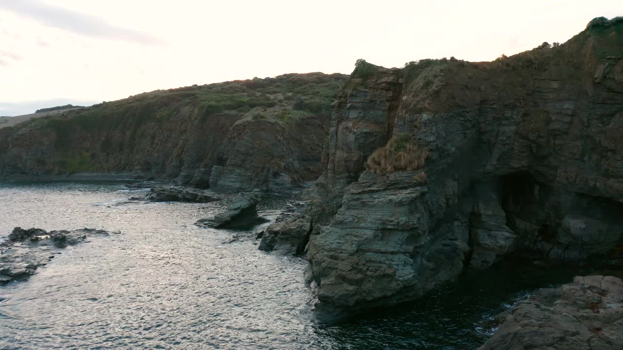 澳大利亚海岸的岩拱视频素材