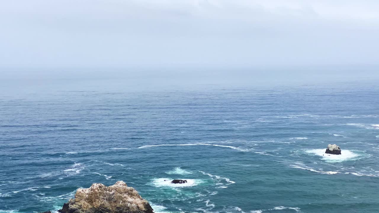 加州大苏尔美丽而崎岖的海岸线视频素材