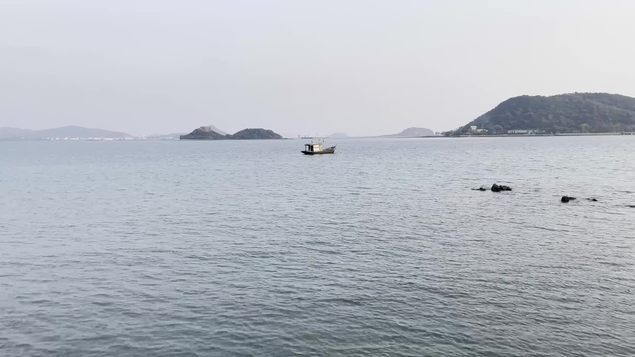 平静的海景。视频下载