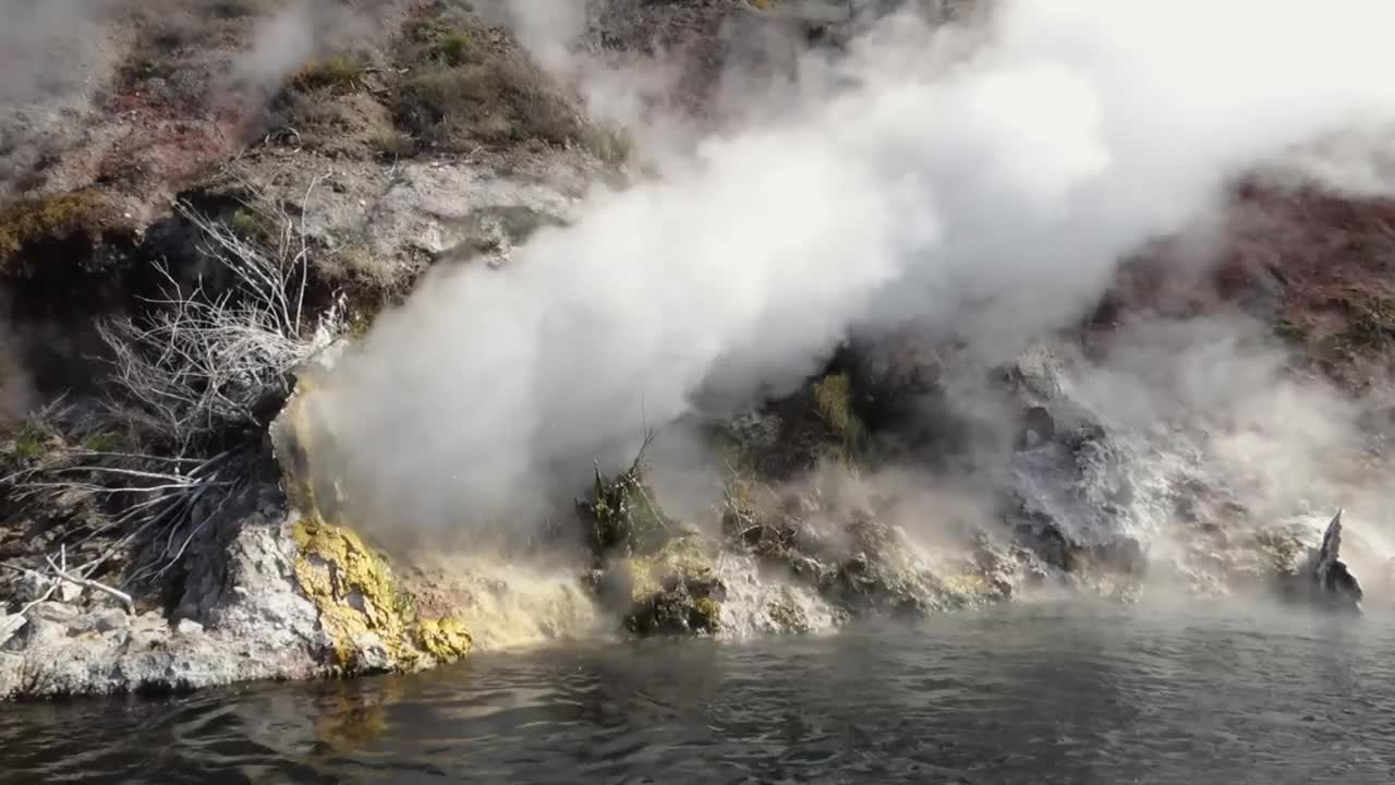 地热Rotomahana湖视频下载